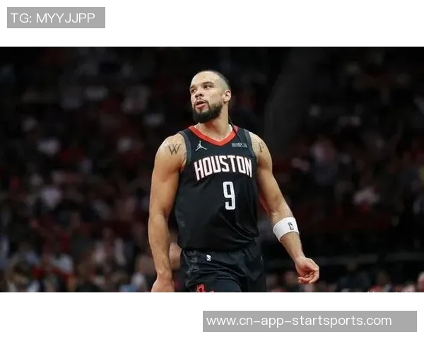 布克赞狄龙拼搏精神感染全队展现出极高的品性与刻苦态度